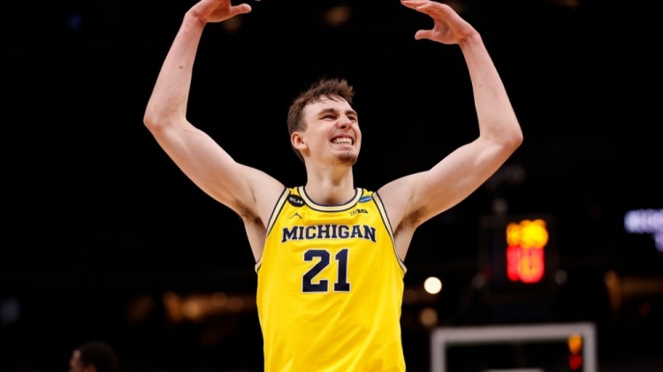 在防守端 在防守端