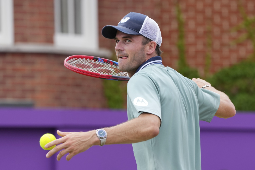 管理層對他 管理層對他